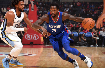 他在中场的 他在中场的